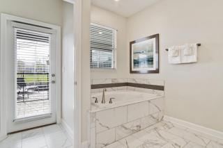 Spacious 8 Bed Pool Home with Game Room condo - Davenport - 1