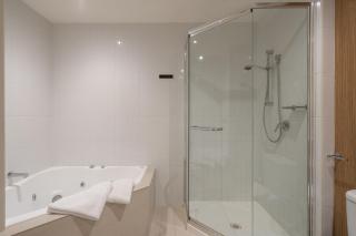 Ocean View Penthouse by Ready Set Stay - Cowes - 1