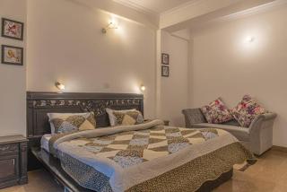 3 Br Harrington Villa Kitchen Living room AC - Kasauli - 5