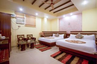 Hotel York Legacy - Premium Room Near NDLS & Connaught Place - 4