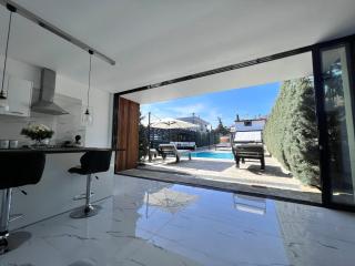 Private Pool House for 6 by Olivujoj - 2