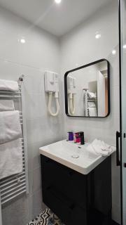 Panam Hotel PARIS GAMBETTA- Place Gambetta-Mairie du 20 emme - Paris - 2