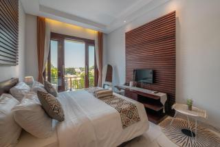 Authentic Temple & Garden: 5BR Villa - Kerobokan - 4