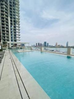 Marina Vista Luxury: 1-BR with Breathtaking Views - Dubai - 4