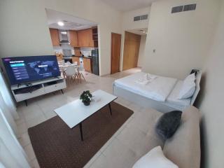 Cozy Studio in Discovery Gardens - Dubai - 2