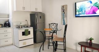 1br, 24hr security - City Charm with Poolside Peace - 5