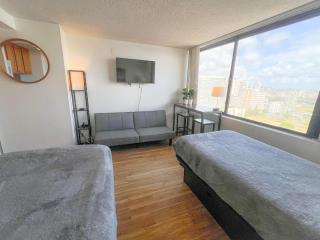 Bright Waikiki Studio condo - 6