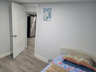 Cozy Room in a Quiet Neighbourhood - Toronto - 1