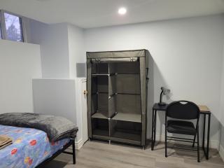 Cozy Room in a Quiet Neighbourhood - Toronto - 2
