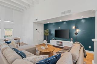 Luxurious Uptown Home - Mountain Views, Pool Table, Workspace, Parking! - 8
