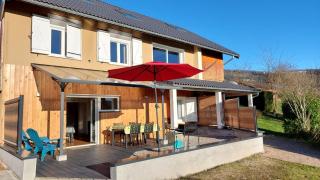 Gîte de France LA MARMOTTE disposant d un logement de type 2 de 30m2 et d un second logement type 3 de 58m2 proche du lac d'Aiguebelette Logements entiers séparés avec terrasses privatives - Saint-Béron - 5