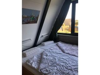 Roof-only house Modern retreat - 1