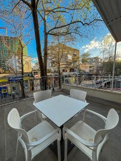 Spacious Fancy Apartment - Tirana - 2