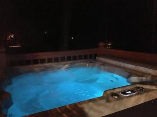 Great Location Hot tub Forest view KingBeds Arcade - 5