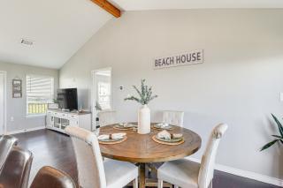 Near Beach Access Galveston Home with Grill and Patio - Galveston - 4