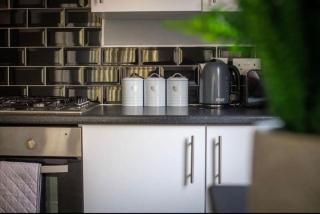 Homey 4 bedroom/ 4 bathroom house + parking - Liverpool - 0