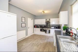 Homey 4 bedroom/ 4 bathroom house + parking - Liverpool - 6