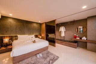 Duplex Pool Access 2brs Patong - 5