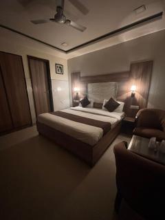 Hotel Waves - Zirakpur - 0