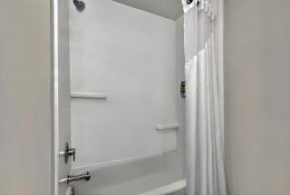 Holiday Inn Express & Suites Kansas City Airport by IHG - Kansas City - 5
