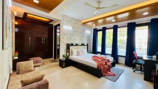 BluO 3BHK Green Park, Private Garden Balcony, Lift - New Delhi - 8