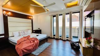 BluO 3BHK Green Park, Private Garden Balcony, Lift - New Delhi - 7