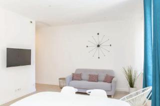 AMAZING LARGE 1-BEDROOM - 9