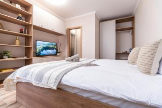 Modern & Elegant City Center Apartments - 7