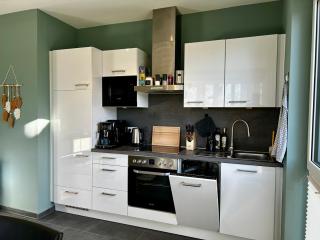 LITELIVING Cozy Suite - Sauna - Balkon - Parken - BBQ - Modern & Gemütlich - 7