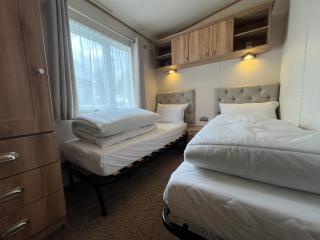 Lapwing 60, Scratby - California Cliffs, Parkdean, sleeps 6, bed linen and towels included, no pets - Great Yarmouth - 1