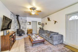 Fire Pit and Lake Access Pet-Friendly Arnold Home - Arnold - 8