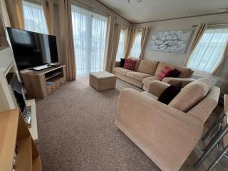 L60, Two bedroom caravan - California Cliffs, Parkdean Resort, Scratby - Sleeps 6, bed linen, towels plus Wi-Fi included - Sorry no pets - 2