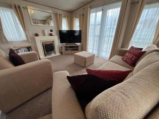 Lapwing 60, Scratby - California Cliffs, Parkdean, sleeps 6, bed linen and towels included, no pets - 5