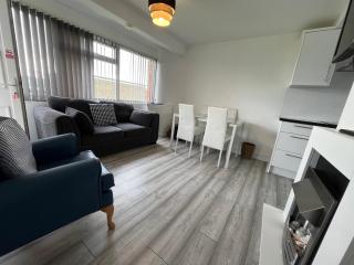141 Sunbeach, Scratby - Two bed chalet, sleeps 6, FREE Wi-Fi and FREE entry in the onsite clubhouse and pet friendly - Scratby - 9
