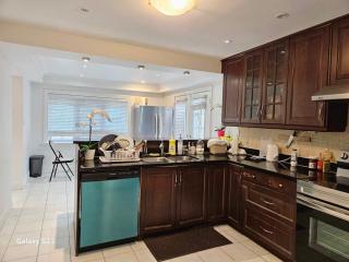 Beautiful Room at Yonge and Sheppard and North York Centre - Toronto - 4
