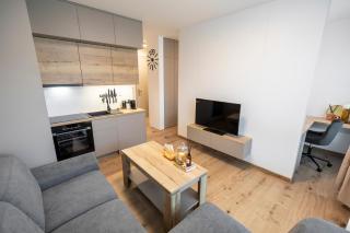 ALURE RESIDENCES 5 & 24h self check-in, private parking in front of the apartment building included, new building, the apartment building has its own park with a lake and outdoor fitness, children's playground, CITY CENTER - Banská Bystrica - 8