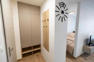 ALURE RESIDENCES 5 & 24h self check-in, private parking in front of the apartment building included, new building, the apartment building has its own park with a lake and outdoor fitness, children's playground, CITY CENTER - Banská Bystrica - 7
