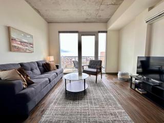 Luxury East Side Studio Apt Near Brady St with Balcony - Milwaukee - 9