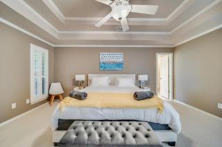 Stunning Gables House Basketball Court - Dallas - 9