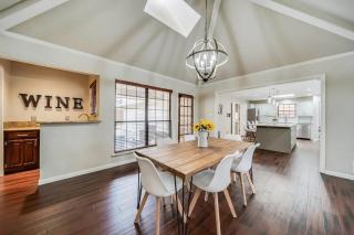 Stunning Gables House Basketball Court - Dallas - 2