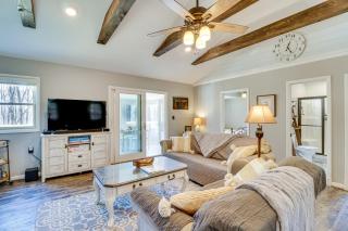 Bright Family Cabin in Lost City with Expansive Deck - Lost City - 8