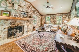 The Camp Blanco by Lodgewell - Riverfront retreat 2 Homes, Bunk House, Game Room & more - 8