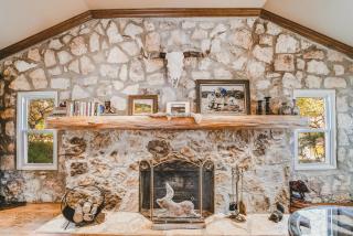 The Camp Blanco by Lodgewell - Riverfront retreat 2 Homes, Bunk House, Game Room & more - Blanco - 6