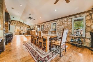 The Camp Blanco by Lodgewell - Riverfront retreat 2 Homes, Bunk House, Game Room & more - Blanco - 3