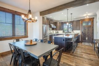 Suncadia 4 Bdrm Home with Private Hot Tub, Game room, Park view - Cle Elum - 1