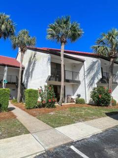 Quiet-Relaxing-Modern-Sleeps 8 Walk to the Beach! - Panama City Beach - 1