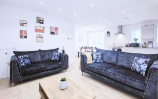 Shaw Heath Cottage - Charming Holiday Home In the Heart of Stockport - Free Parking - 6