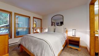 Ski In and Ski Out 2BR Condo with Hot Tub by Harmony Whistler Vacations - 9