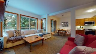 Ski In and Ski Out 2BR Condo with Hot Tub by Harmony Whistler Vacations - 5