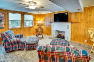 Waterfront Crofton Cabin - Boat Dock and Fire Pit! - - 8